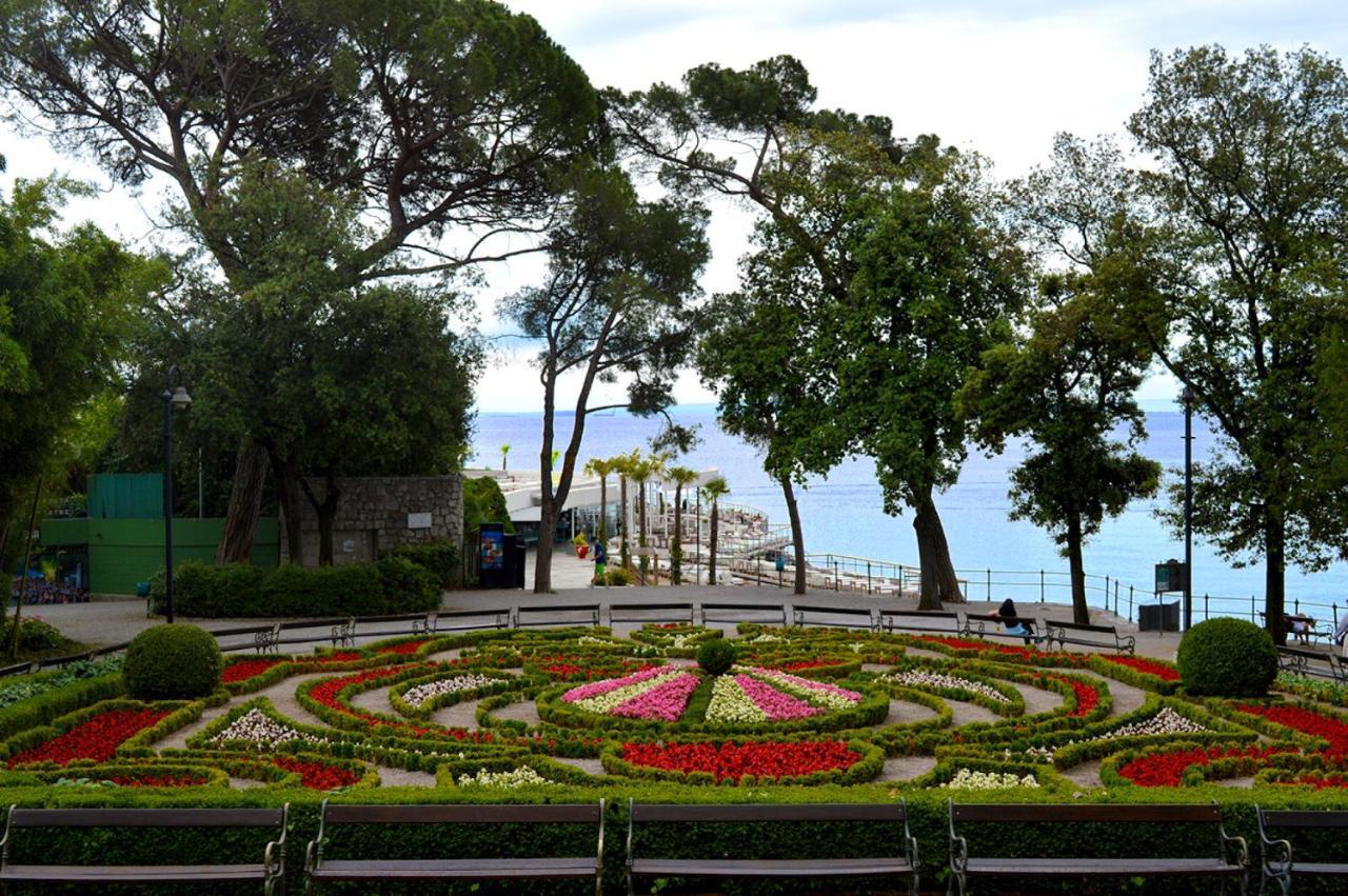 Oasis Apartments Opatija Exterior photo